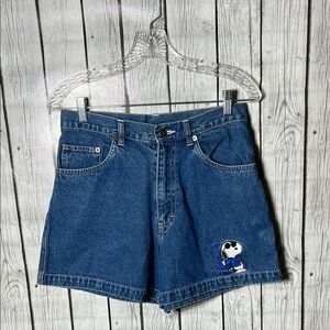 Peanut snoopy shorts size 11